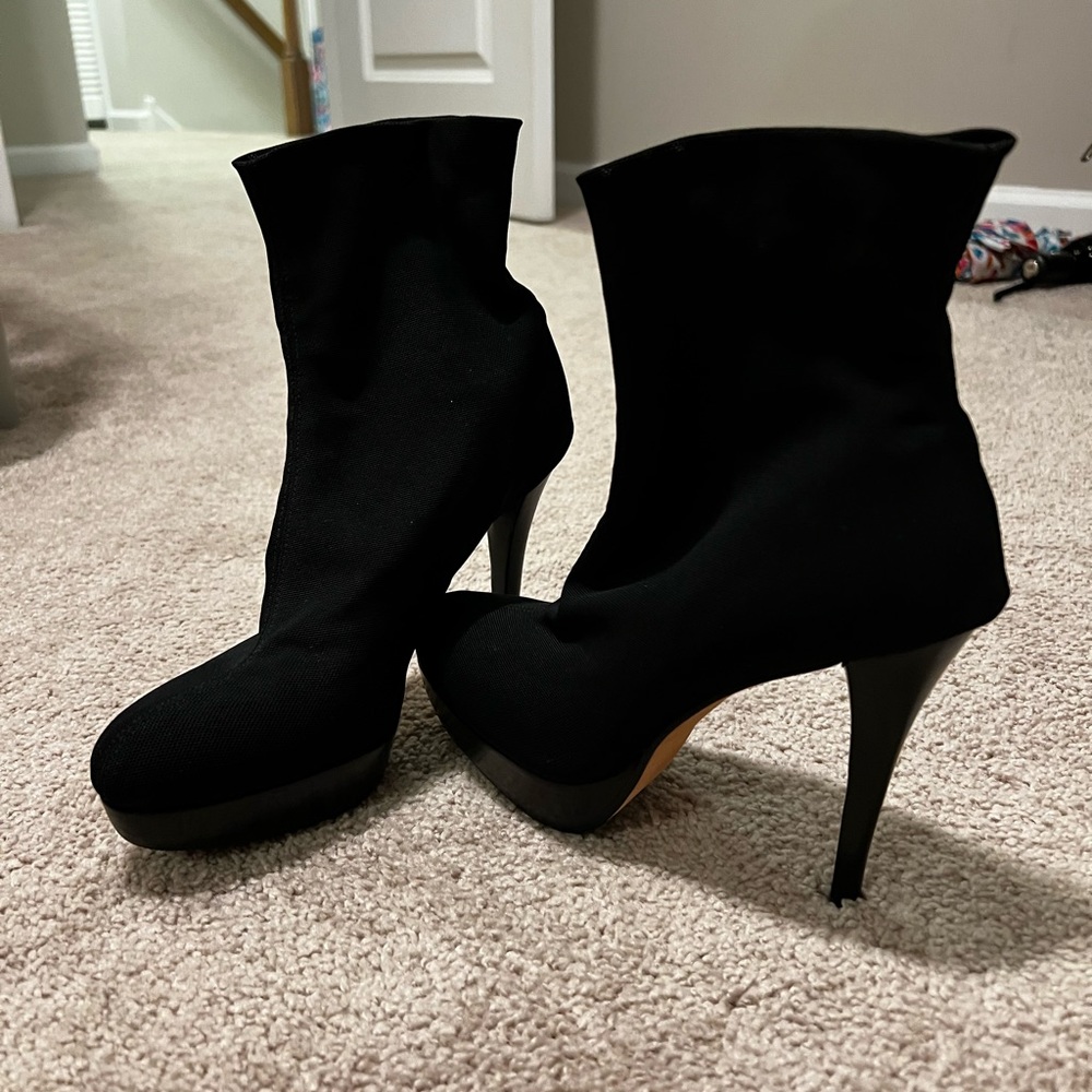 Stuart Weitzman Booties 6.5